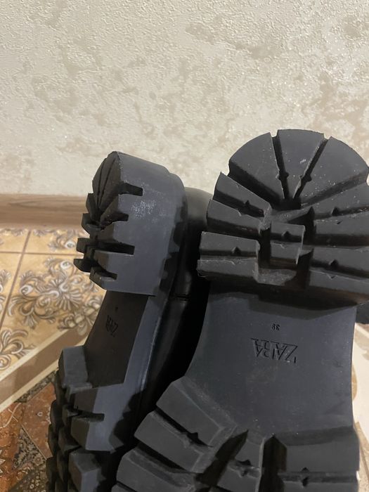 Стильні шкіряні черевики осінні Zara