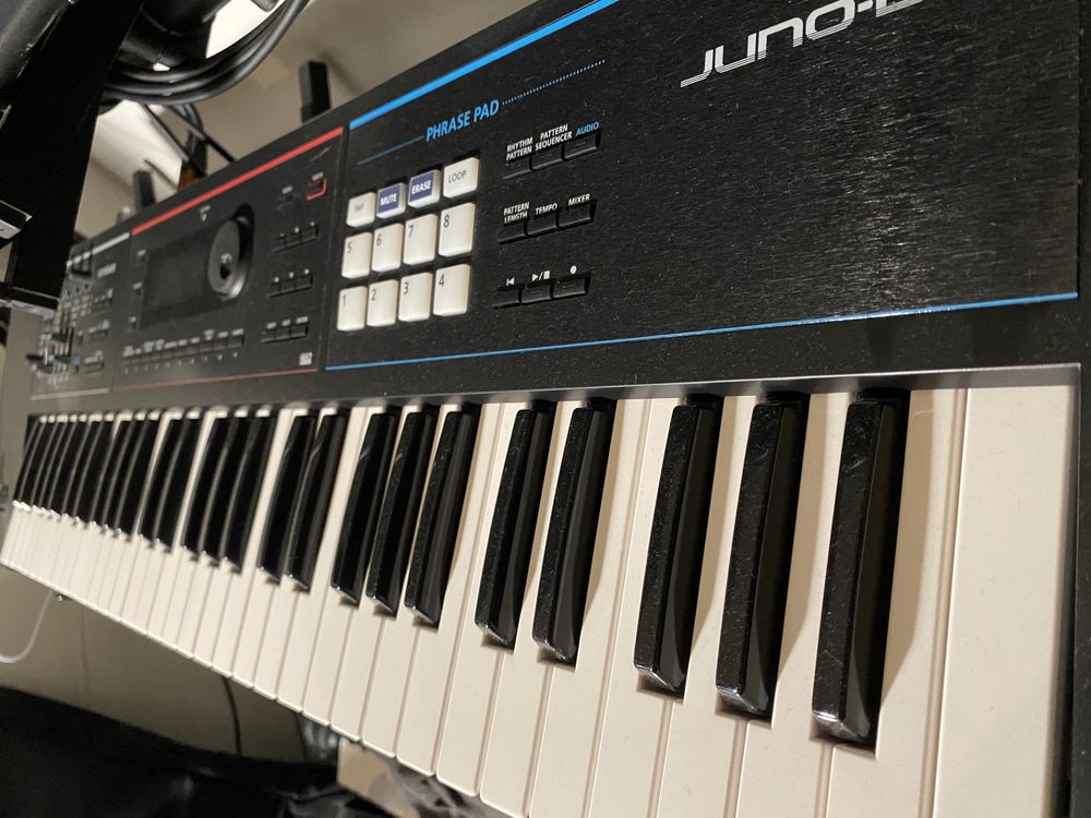 Roland Juno DS-61 sintetizador piano