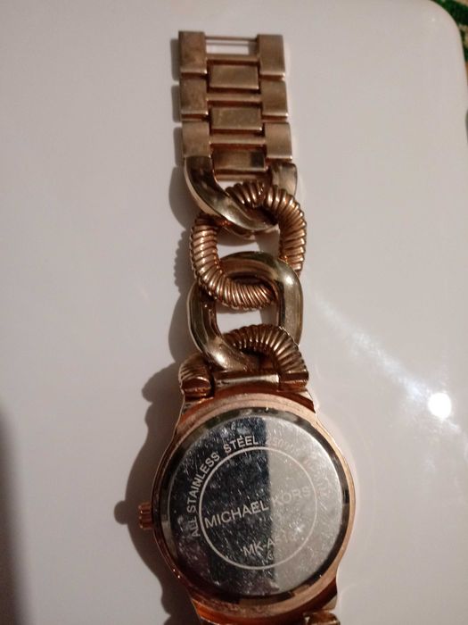 Продам часы Michael kors