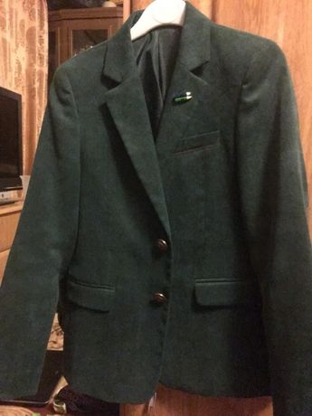 Продам школьный пиджак зелёного цвета