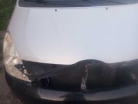 maska przednia  corolla verso  04-09 1C0