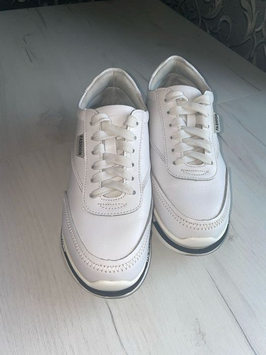 Кроссовки женские белые