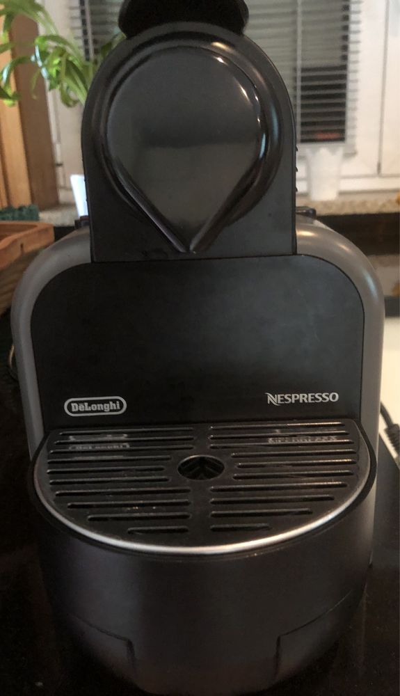 Nespresso Essenza DeLonghi para peças