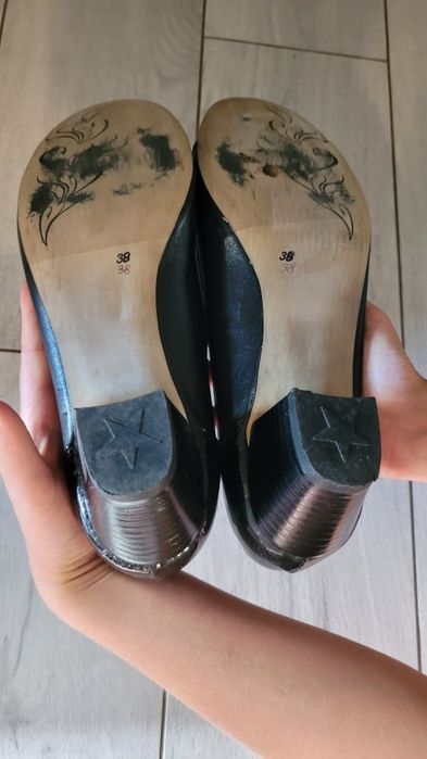 Czarne półbuty czółenka 37 lakierki skóra naturalna venezia