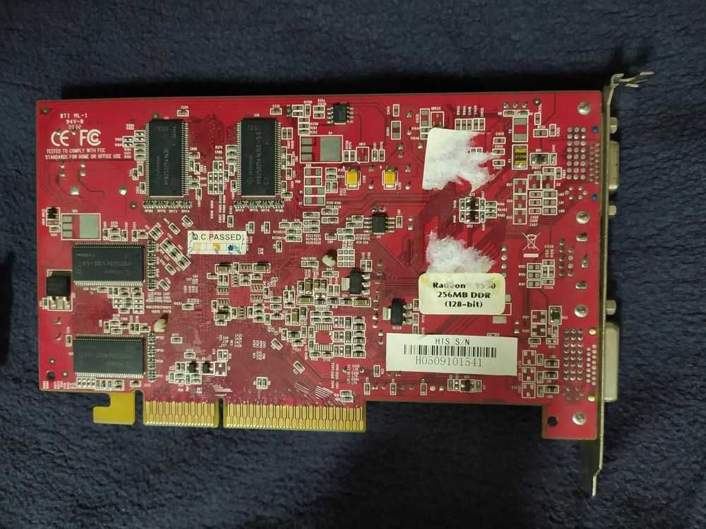 Placa Gráfica AGP 8x 256Mb Radeon 9550 com caixa e extras