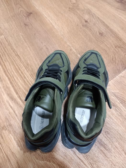 Продам кросівки для хлопчика 38 розміру