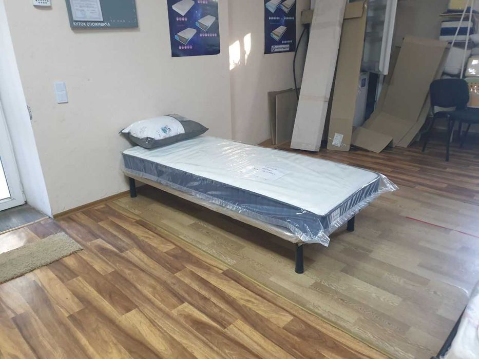 Распродажа Кровать односпальная с матрасом 80х190 в Херсоне