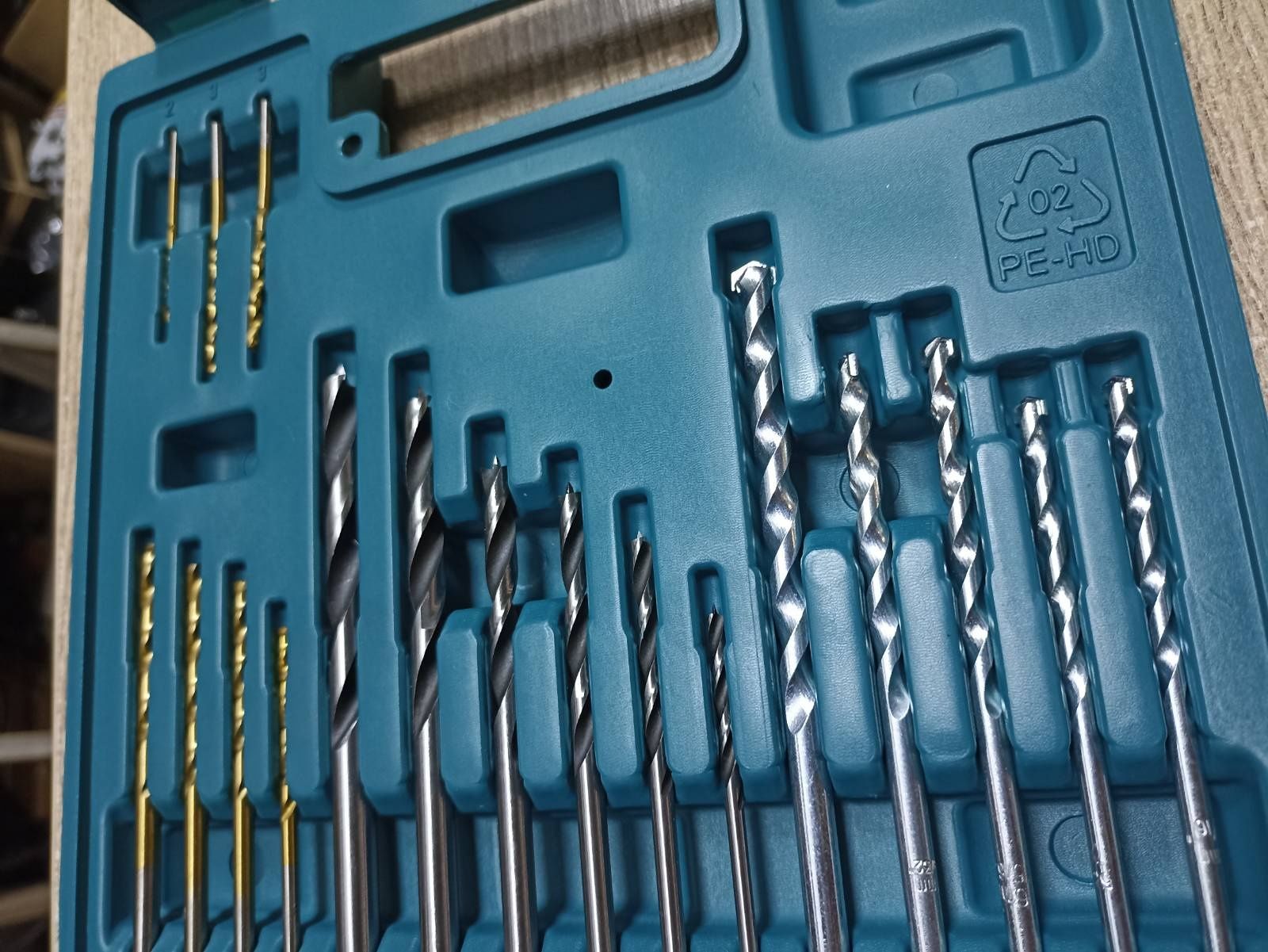 Makita 60x набор сверл и бит в кейсе