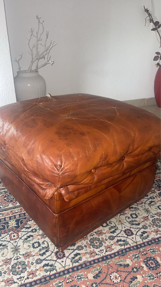 sofá Chesterfield em couro genuino