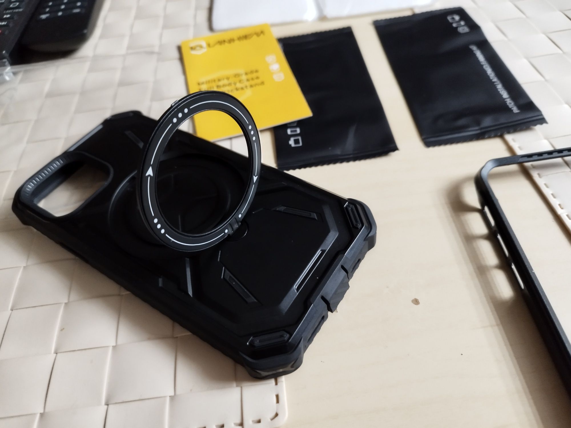 Etui Pancerne na iPhone-a 12