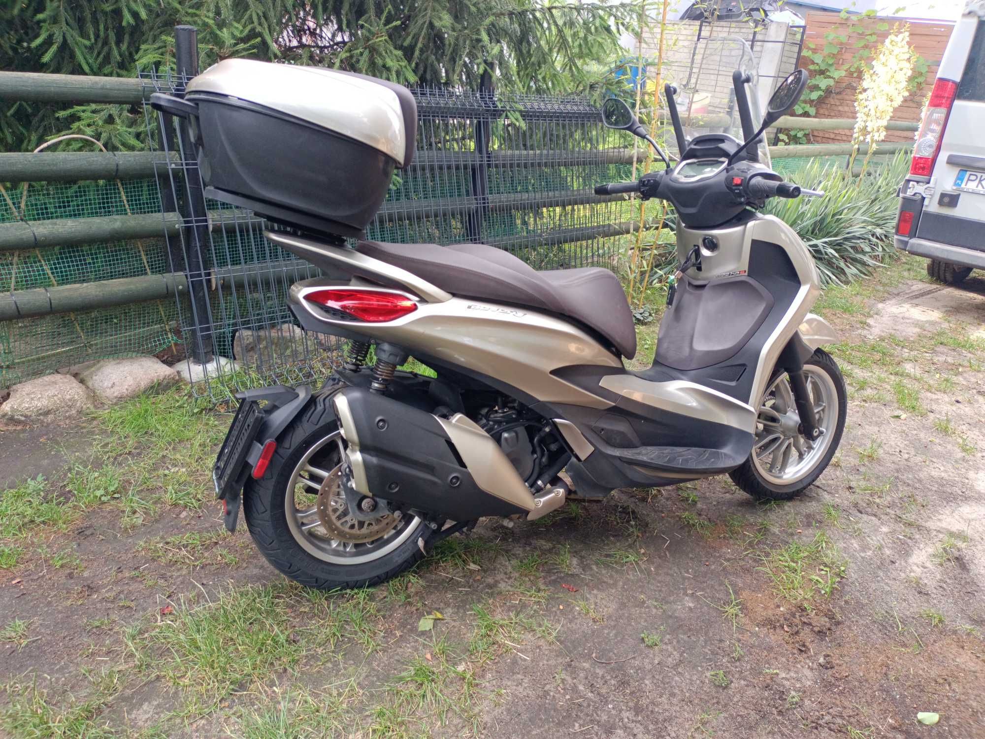 piaggio beverly 400  jak nowy