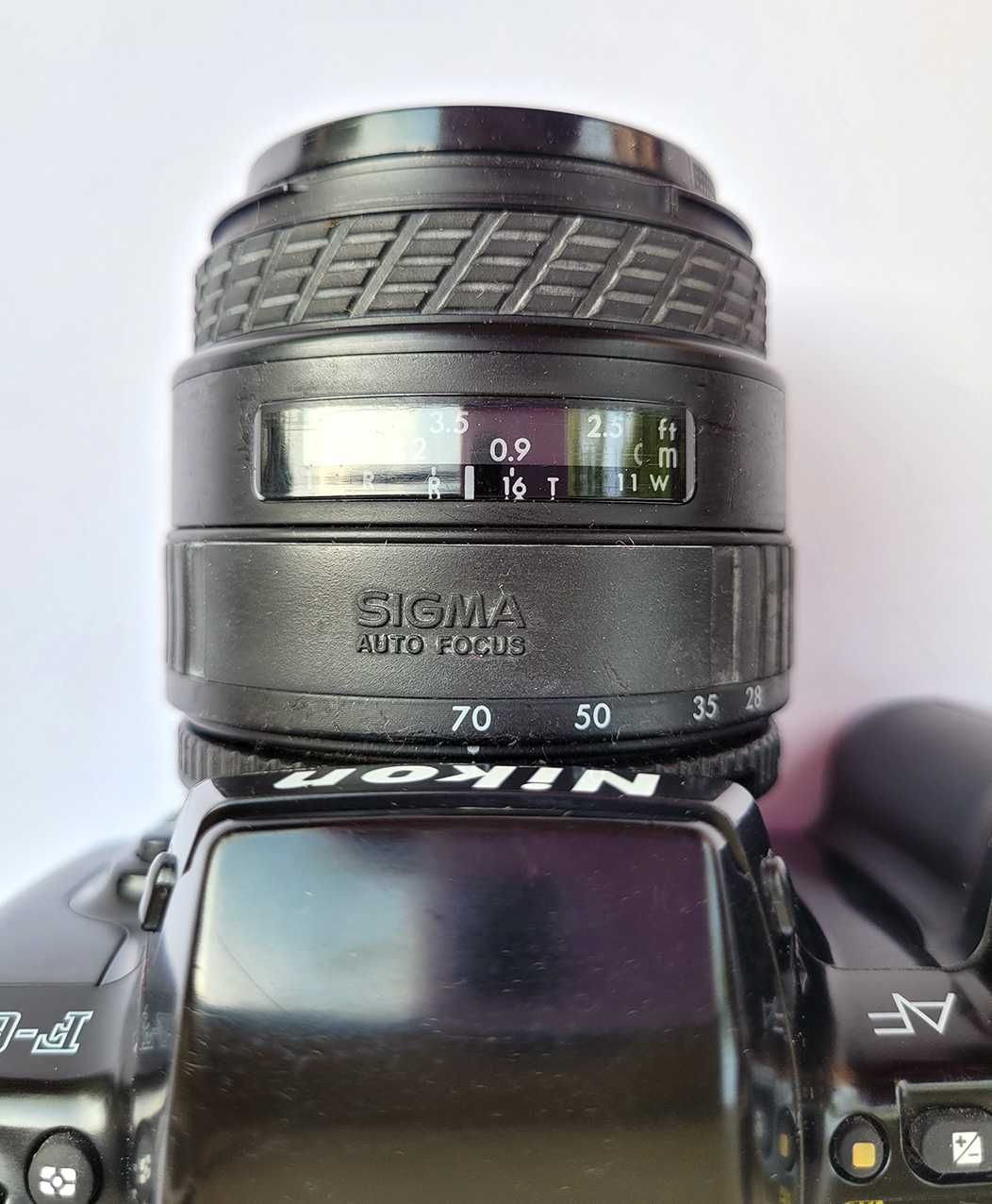 aparat fotograficzny Nikon F-601 + obiektyw Sigma 28-70