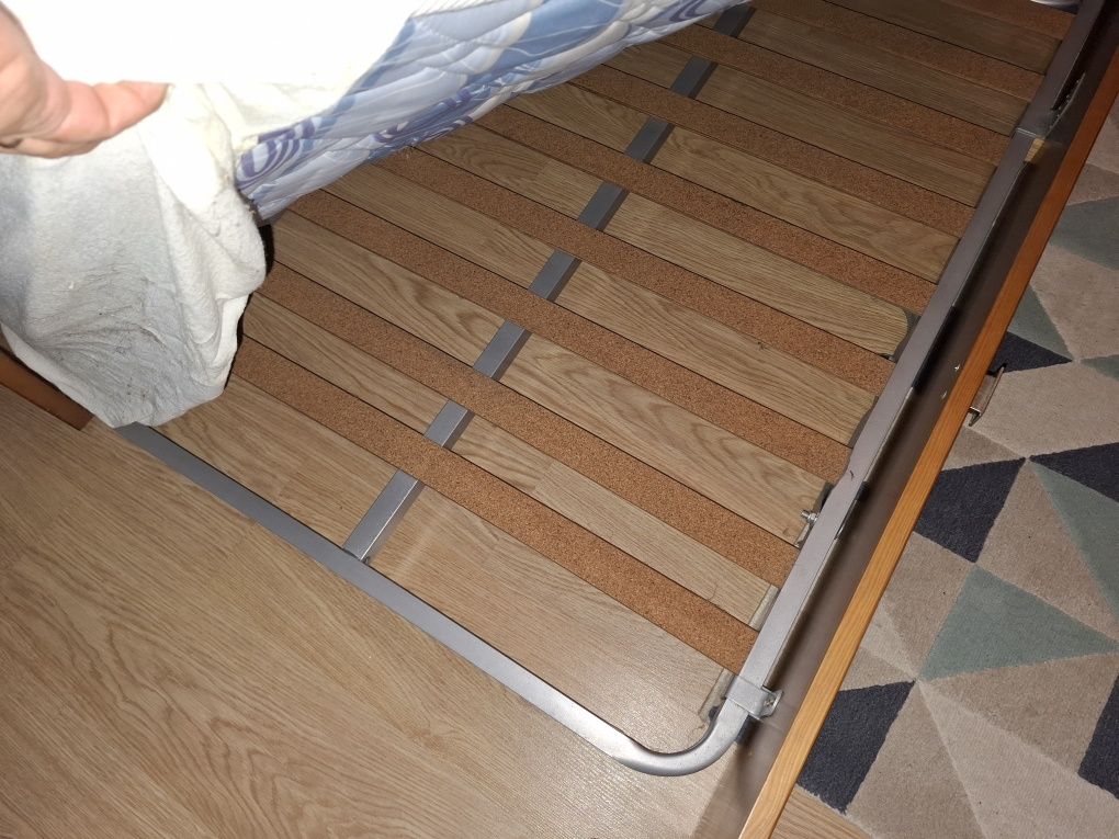 Cama solteiro dupla,  trasforma-se em cama casal. Com 2 colchoes