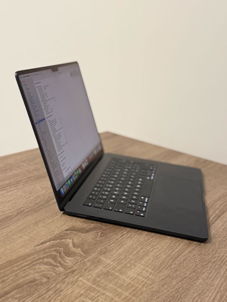 Macbook Air M3 2024 року. 16/512. Екран 15. 60 циклів. Практично новий