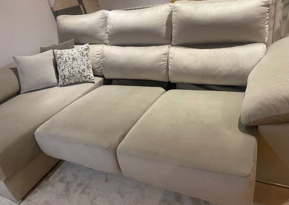 Chaise longue 2,70 semi nova tecido aveludado macio