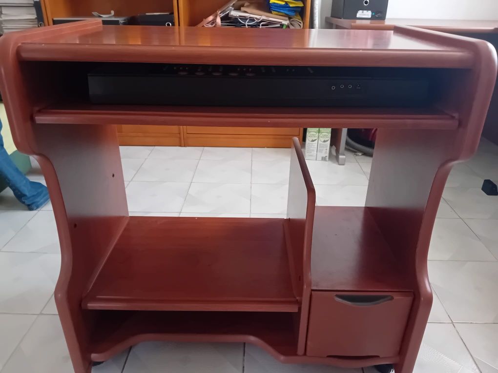 Secretária computador muito bom estado