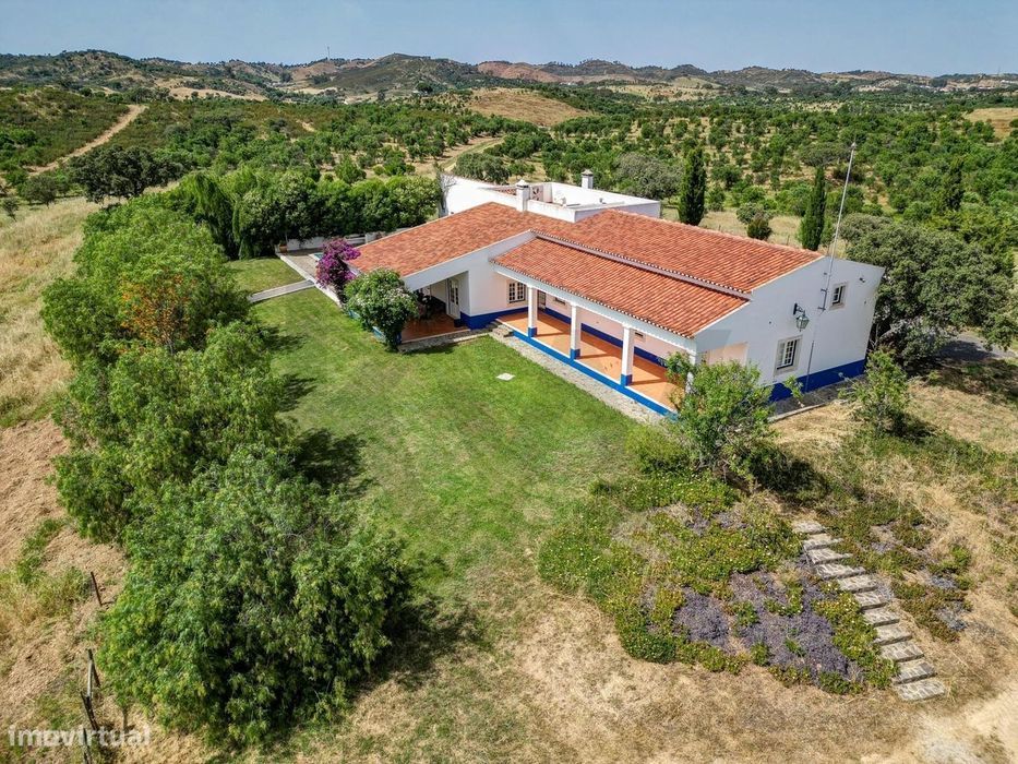 Herdade de Sobro com 93,50 ha, com Monte,  situada em Santa Luzia, Our
