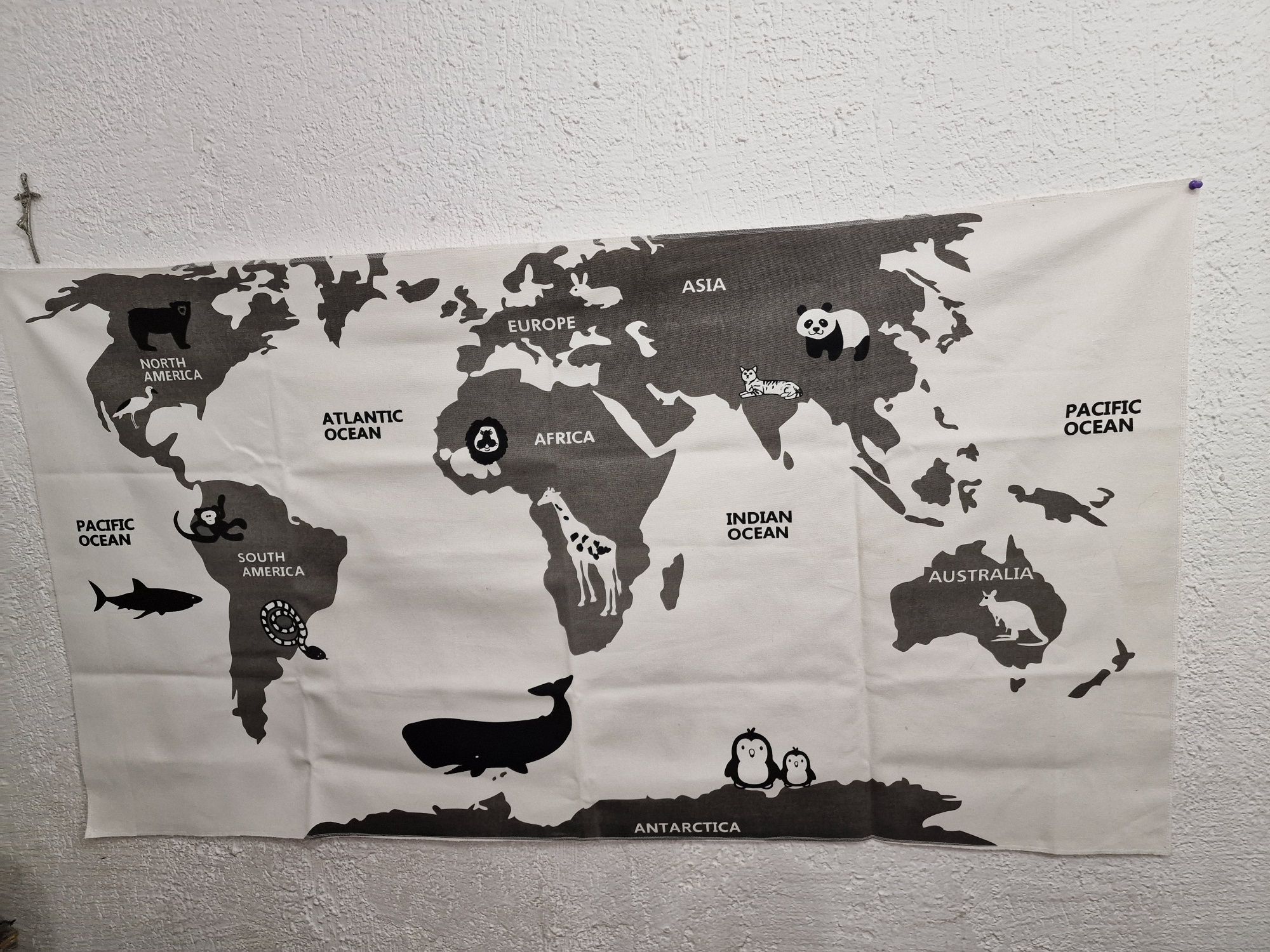 Dywanik, narzuta mapa świata dla dziecka