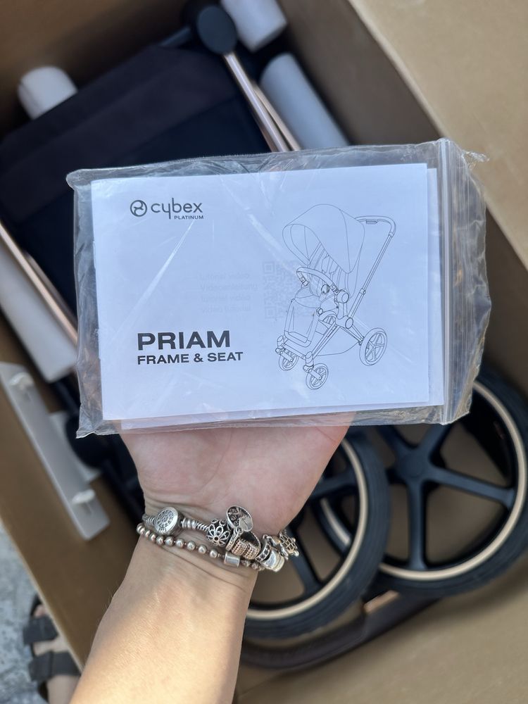 Прогулянкова коляска Cybex Priam Simply Flowers Beige