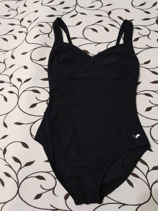 Купальник женский для плавания, размер 50-52, фирмы Arena