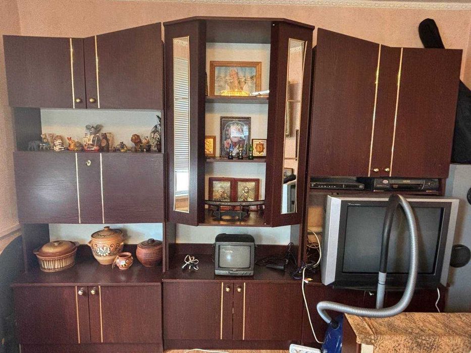 Меблевий гарнітур (стінка, шафа) віддам за 1500 грн. Самовивіз.