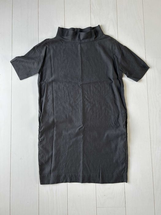 vestido de algodão cinza - marca COS - macio e confortável