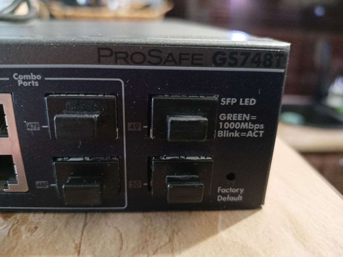 Switch Netgear prosafe GS748T v4