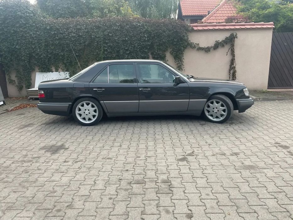 Mercedes-Benz Klasa E po 10 letnim procesie restauracji