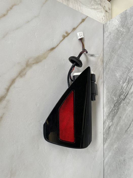 Лючок порту зарядки весь в зборі з моторчиком Tesla Model 3 оригінал.