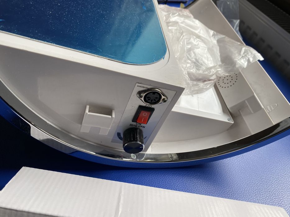 Lampa do paznokci z pochłaniaczem