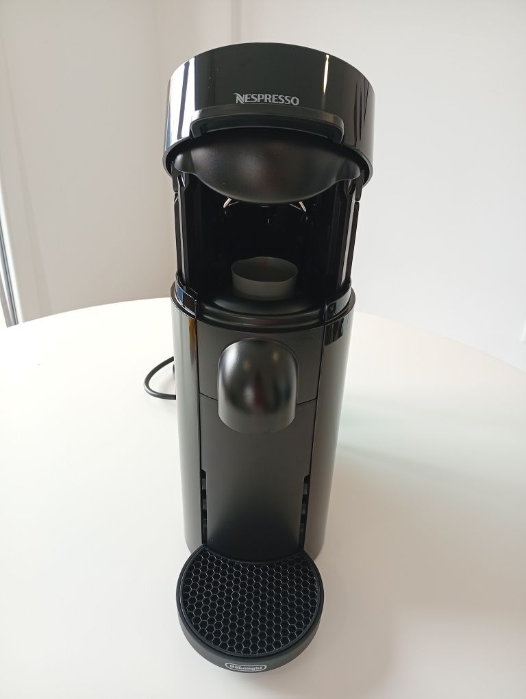 Máquina de café Nespresso Vertuo Plus