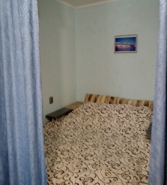 Продам розсувний двоспальний диван з дерев.бильц.