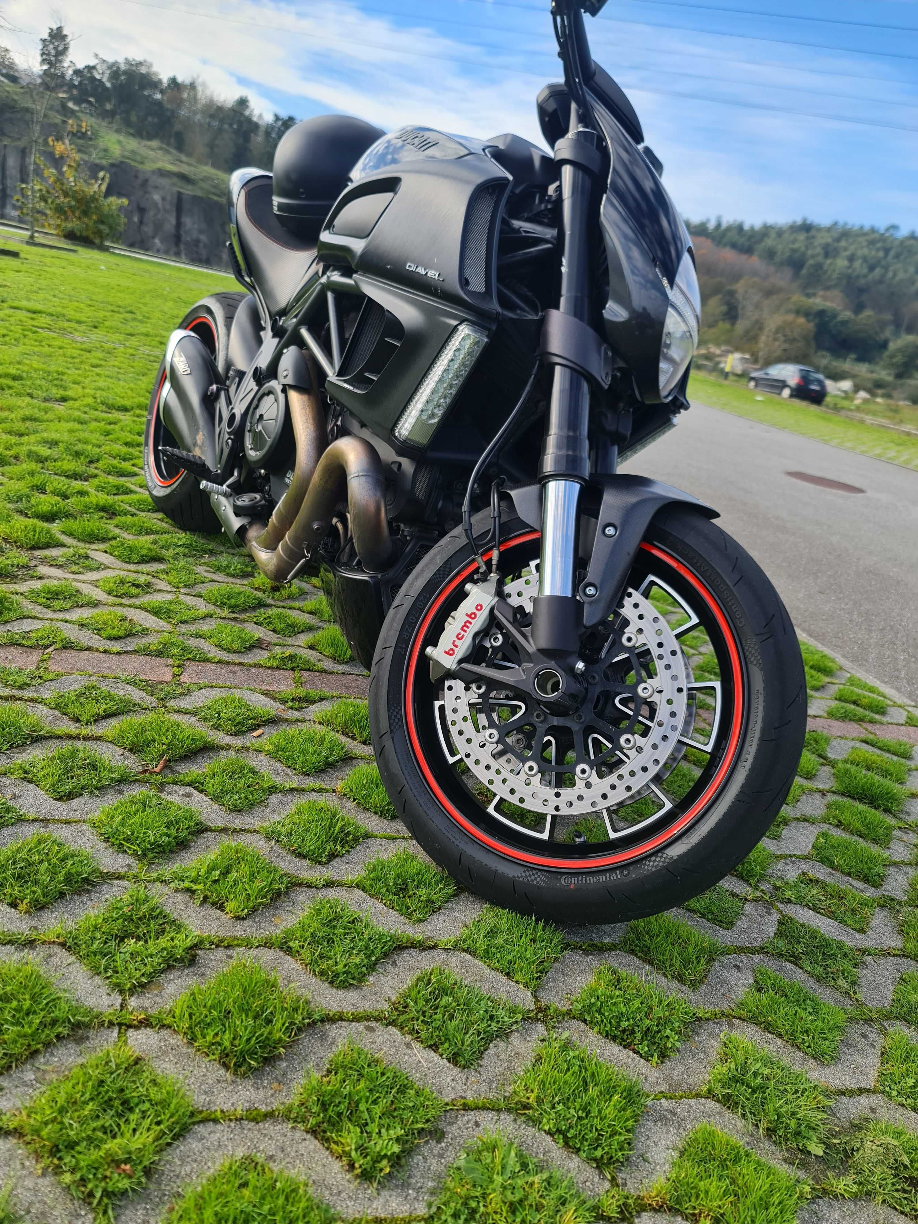 Ducati Diavel 1200 versão AMG