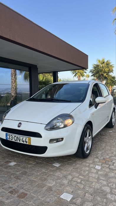 Fiat Punto 2012 – 210.000 km – Fiável e económico trato financiamento