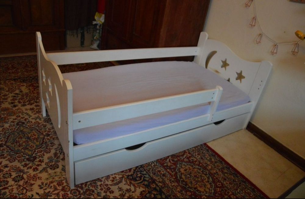 Дитяче ліжечко з бортиком і шухлядою, матрац в комплекті