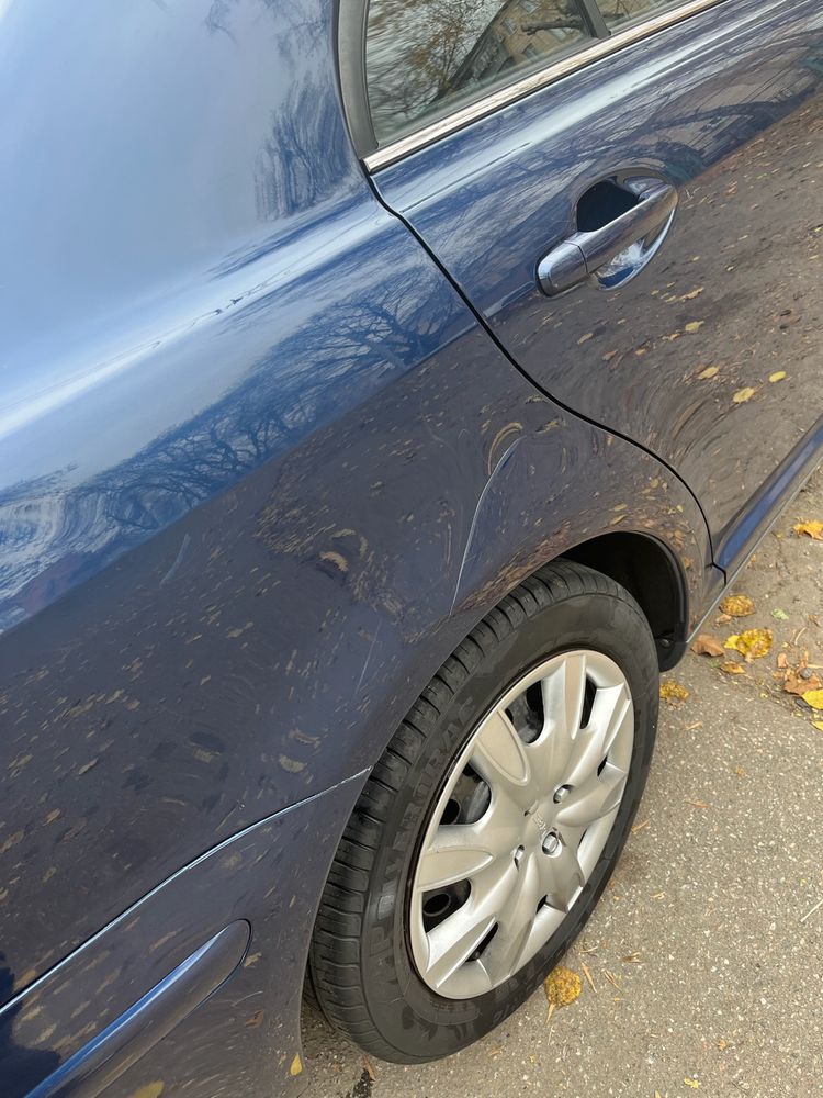 Автомобиль Toyota avensis