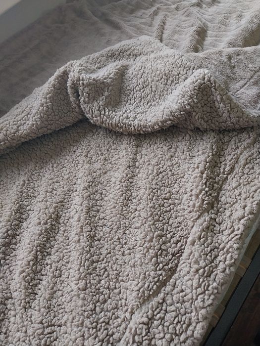 Cobertor medidar 2,20x1,60 duas faces,  térmico,  valor 20,00