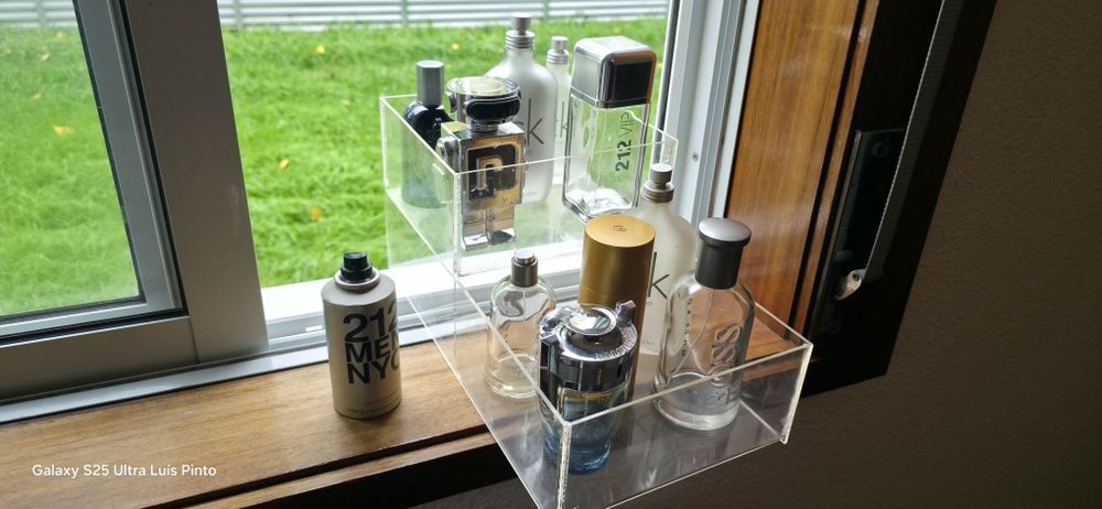 Vendo Frascos de Perfumes de várias marcas vazios p/ colecionadores