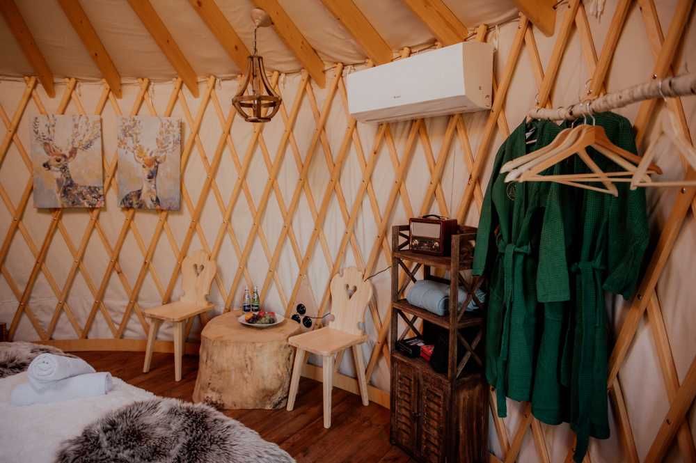 Jurta Dziki Jeleń z prywatnym jacuzzi i leśnym spa-Dzikolas glamping