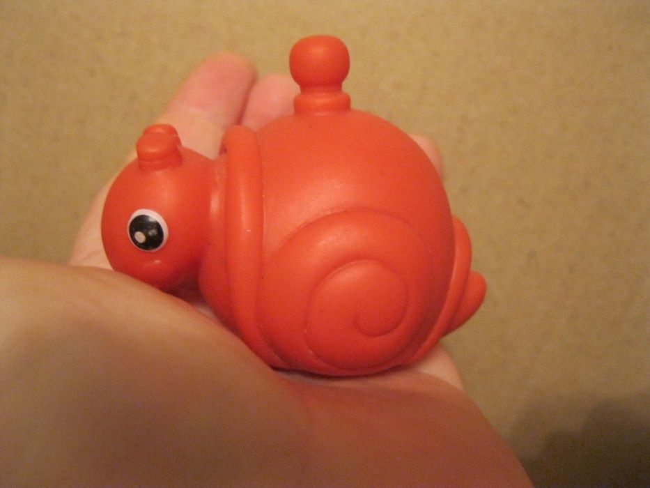 игрушка пластмассовая детская равлик улитка красная старая