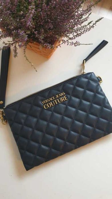 Czarna pikowana torebka Versace