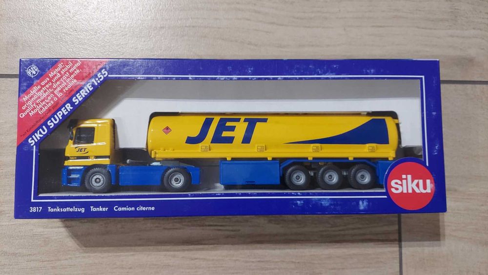 model kolekcjonerski SIKU 3817 - ciężarówka cysterna Jet