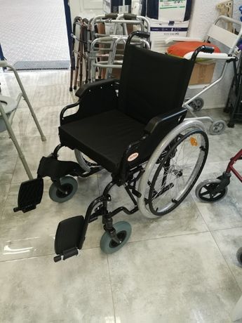 Sprzedam nowy wózek inwalidzki i balkonik