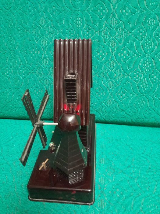 Часы настольные в рабочем состоянии