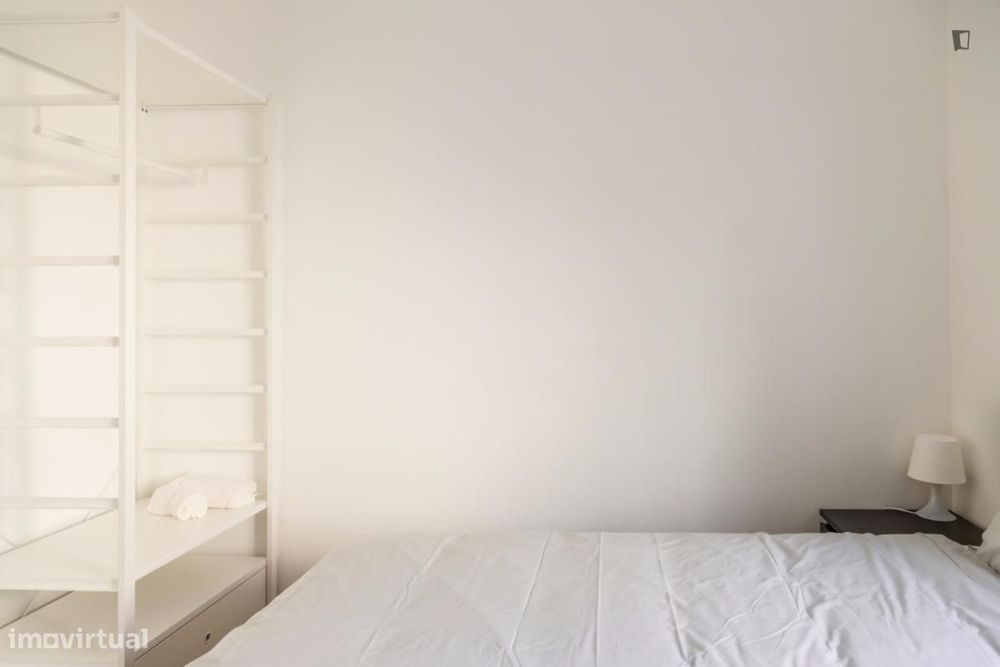 Quarto - localizado em Santa Apolónia Lisbon