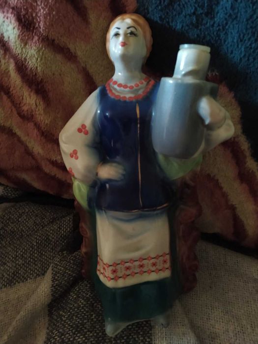 Фарфоровая статуэтка Украиночька