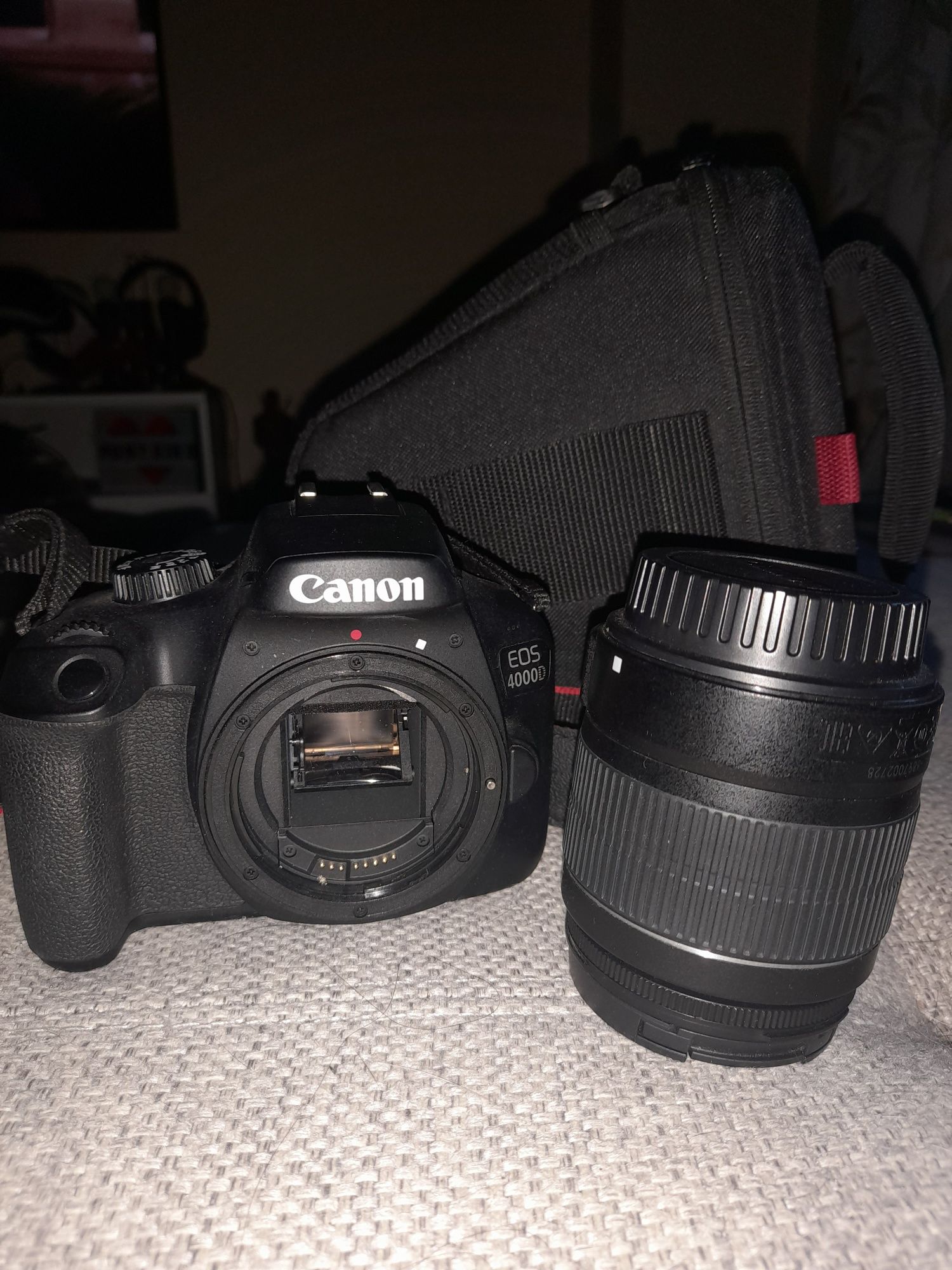 Máquina fotográfica Canon EOS 4000D