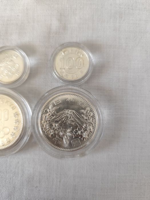 Moedas em prata japonesas 1964