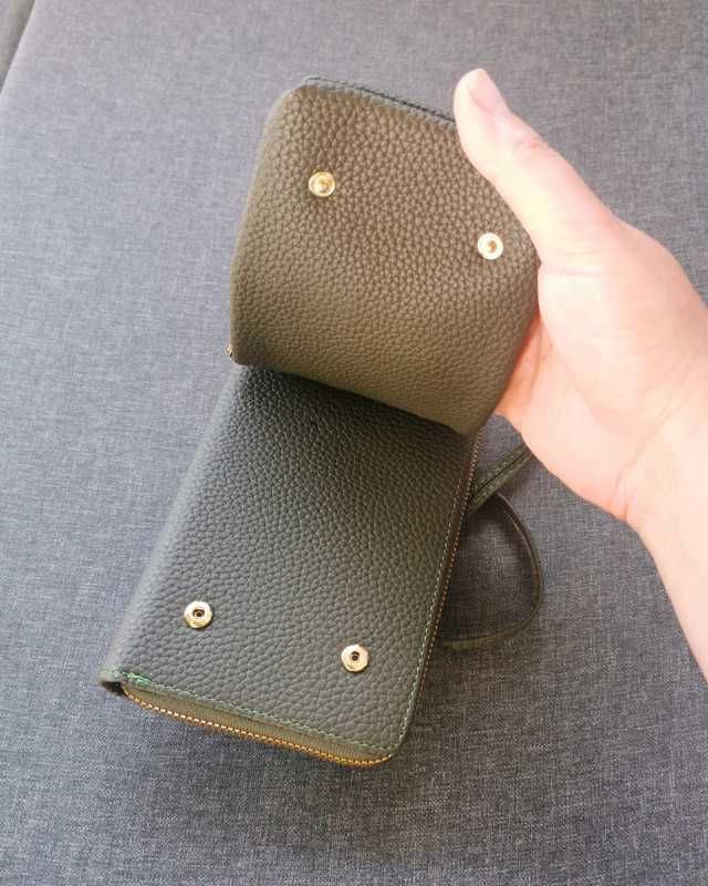 Modna mini torebka damska khaki złotymi okuciami elegancka praktyczna
