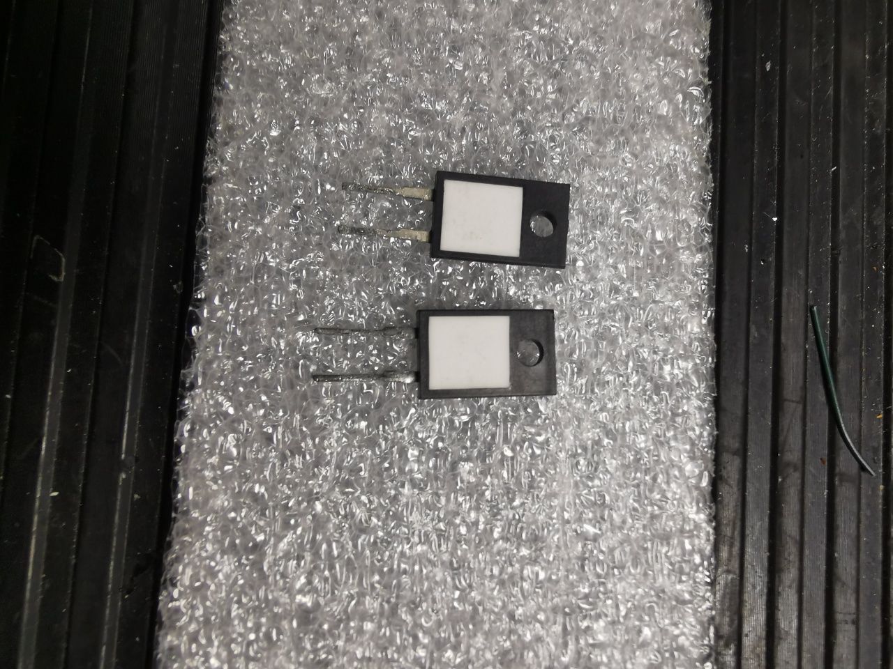 Rezystory Caddock MP930 75 ohm - wylut